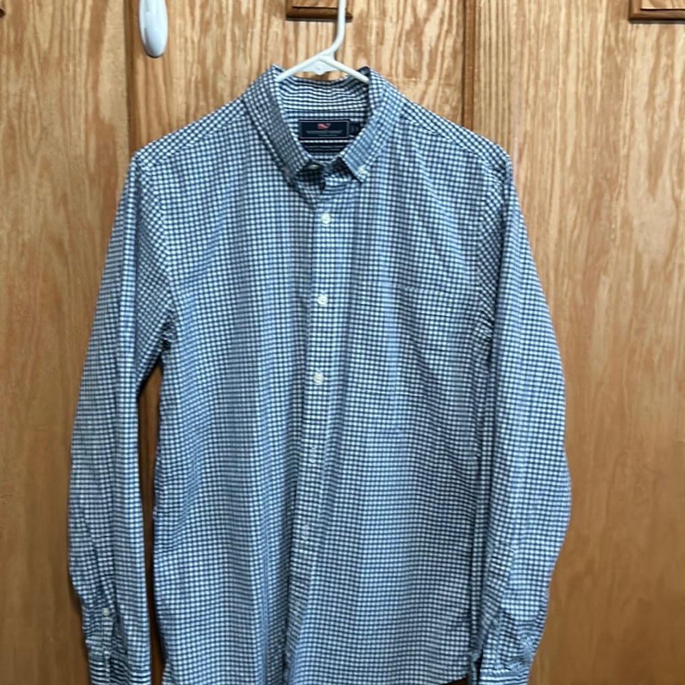 Vineyard Vines Men’s long sleeve “slim fit Murray Shirt.” Size small.